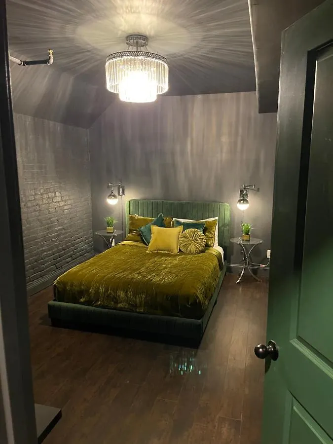 Luxury City Escape & Peaceful Retreat By Hollyhock Louisville United States