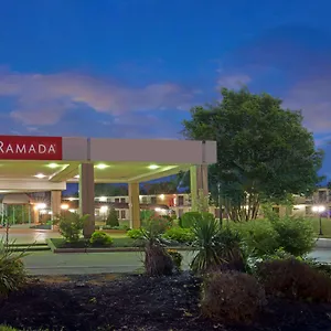 Otel Ramada By Wyndham North, Louisville